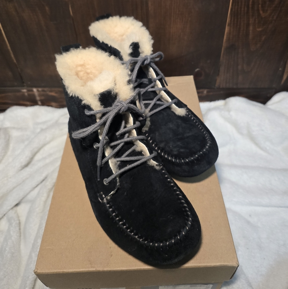 UGG Women's Chickaree Boots